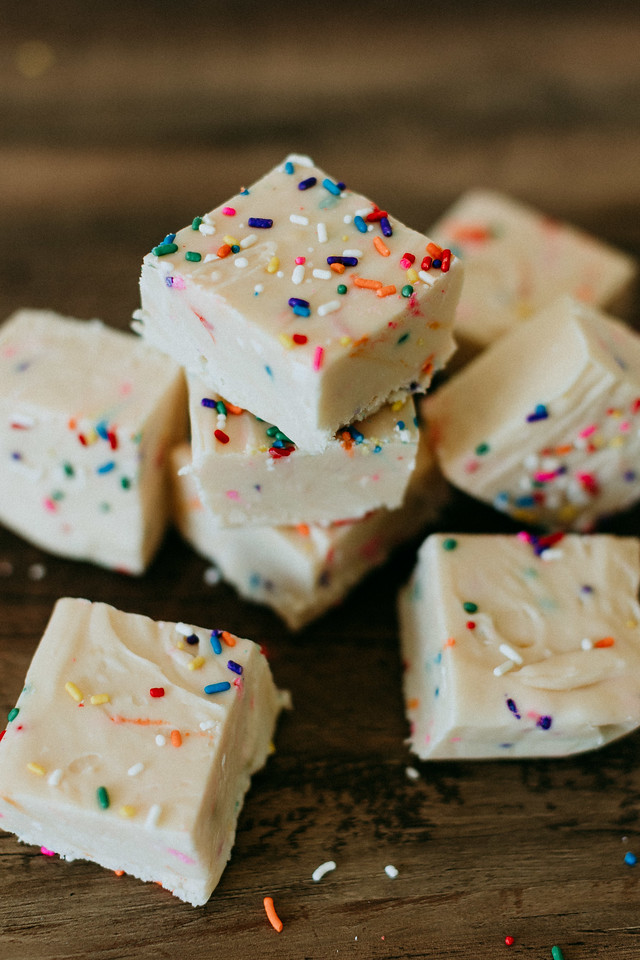 birthday cake fudge piled up