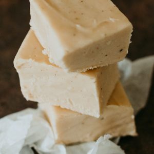 egg nog flavored fudge to celebrate winter