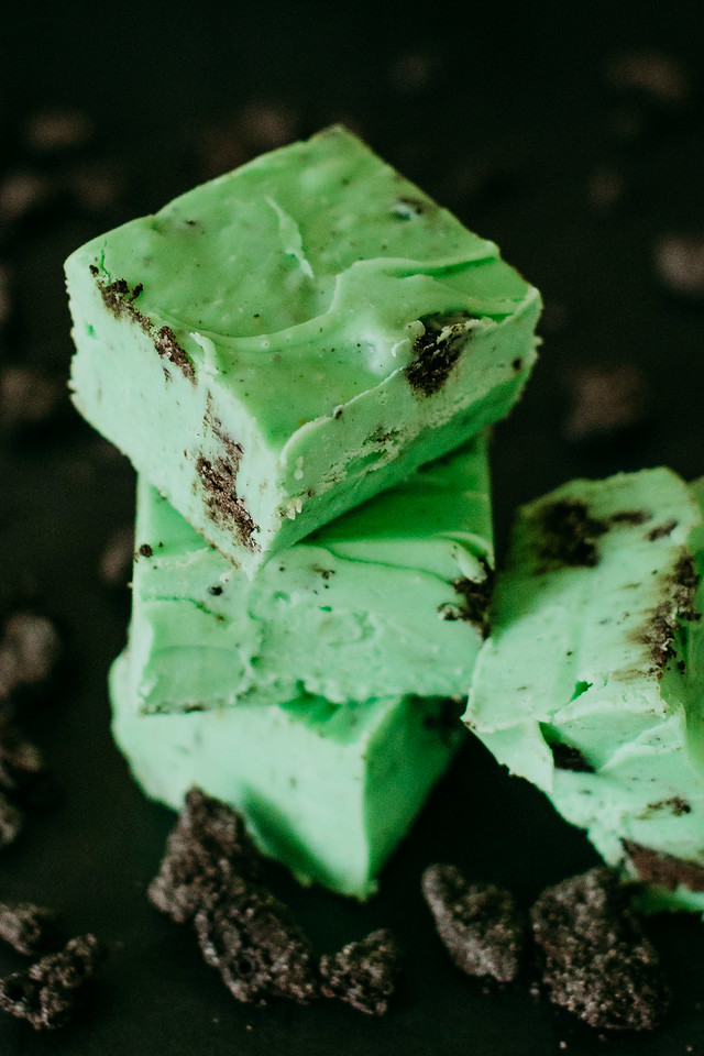 mint chocolate cookie fudge in a stack